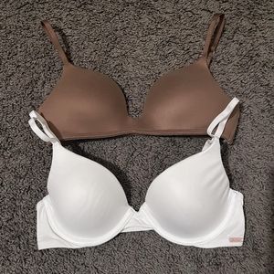 Gilly Hicks bras set pack lot bundle of 2